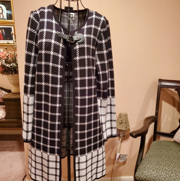 Woman's NWT Anne Klein sweater - Picture 2 of 9